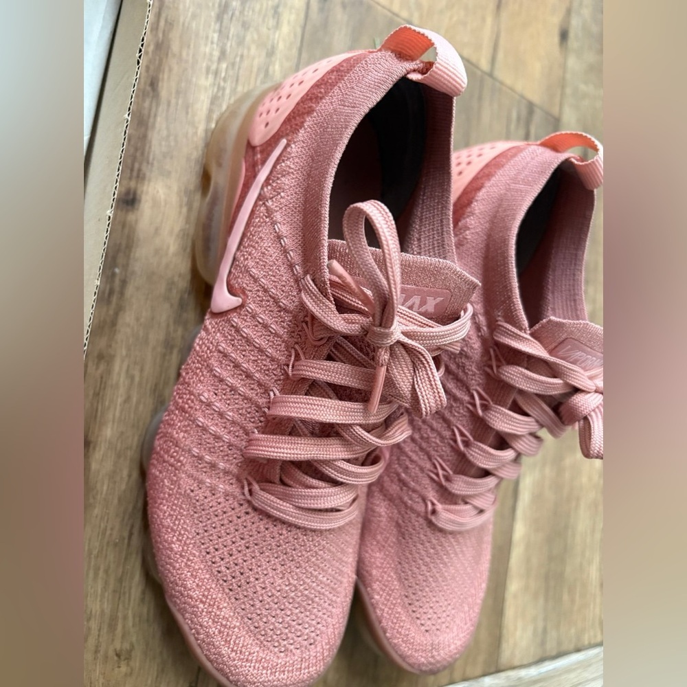 Nike Air Max Womens Pink Knit Running Shoes 7.5  vapormax